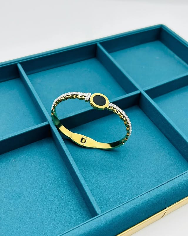 BLACK STONE BRACELET