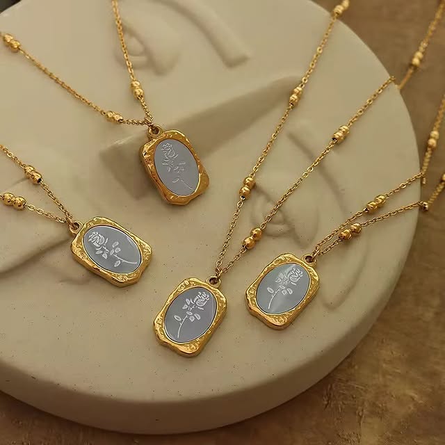 GOLDEN PENDANT SET