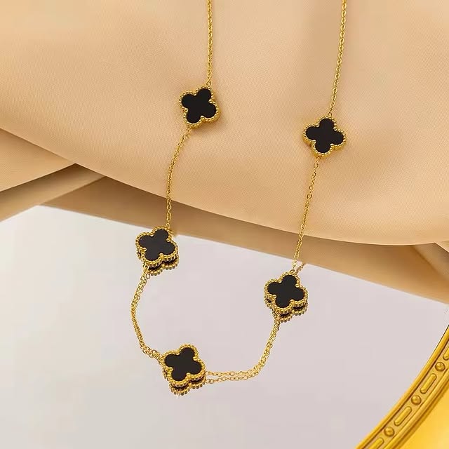 LEAF BLACK STONE NECKLACE