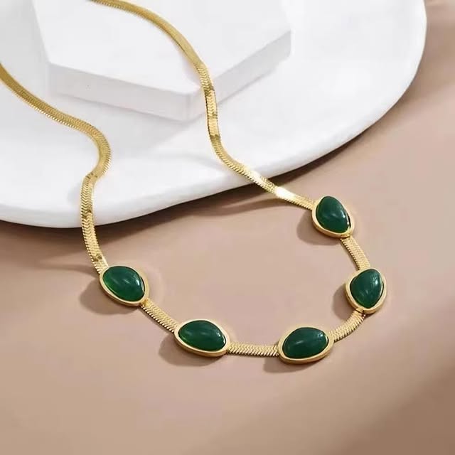 OVAL STONED NECKLACE