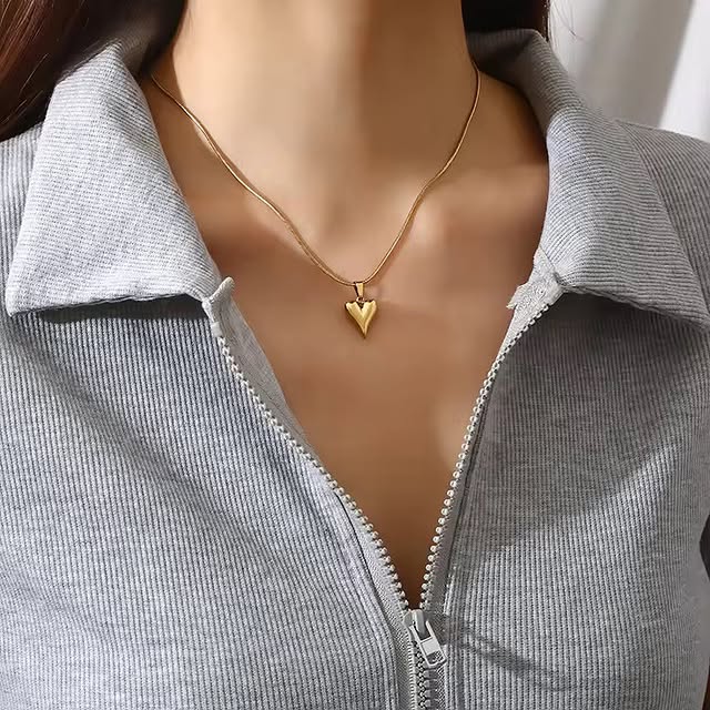 CLASSIC HEART SHAPED NECKLACE