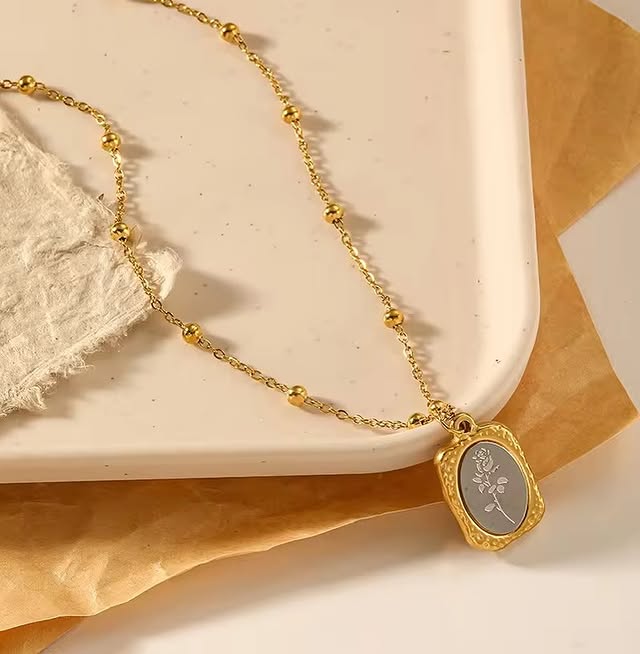 LEAF SPARK STONED NECKLACE