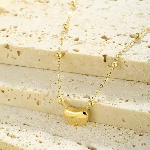 OVAL GOLDEN NECKLACE