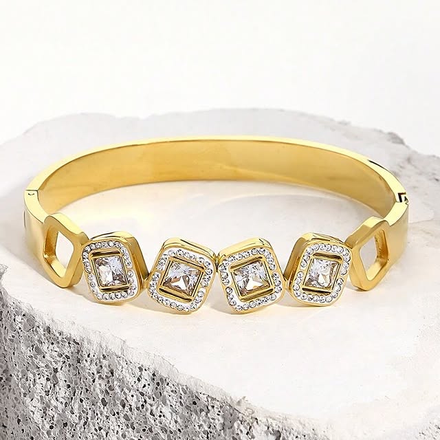 STONED GOLD BRACELET