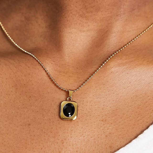 BLACK STONED BEADED NECKLACE