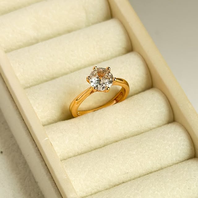 DIAMOND SPARK RING