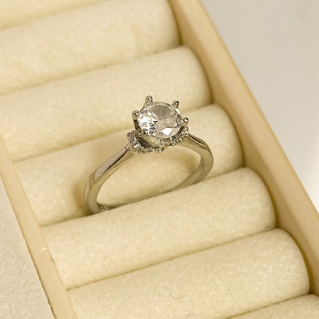 SILVER SPARK RING