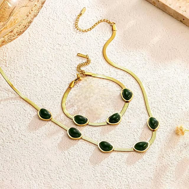 EMERALD CHARM SET