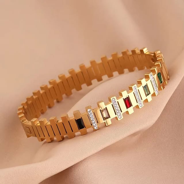 PATTERNED GOLDEN BRACELET