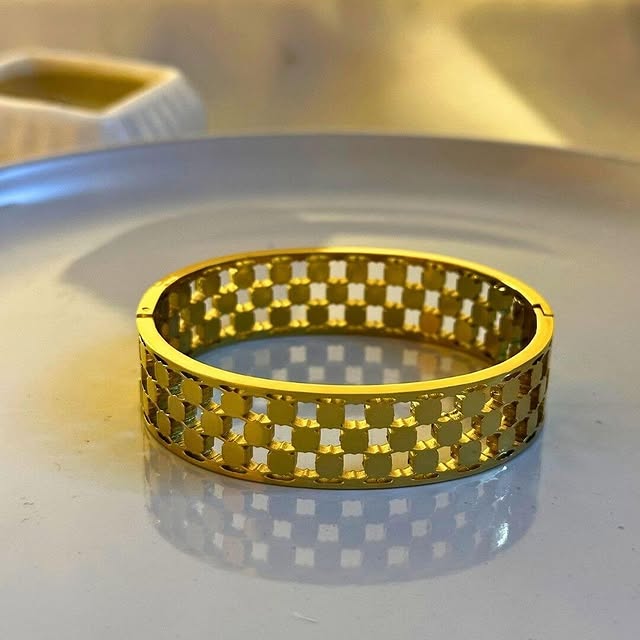 SQUARE GOLDEN BRACELET